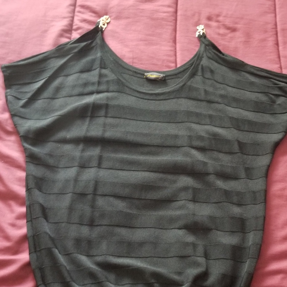 Open shoulder shirt